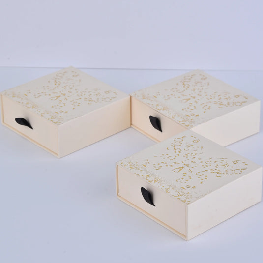 Butterfly Design Jewelry Gift Box – 9x9x3.5cm Custom Cardboard Drawer Jewelry Box in Off-White